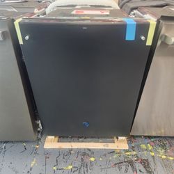 Ge 24 Inch Built In Dishwasher Black GDT670SFVDS