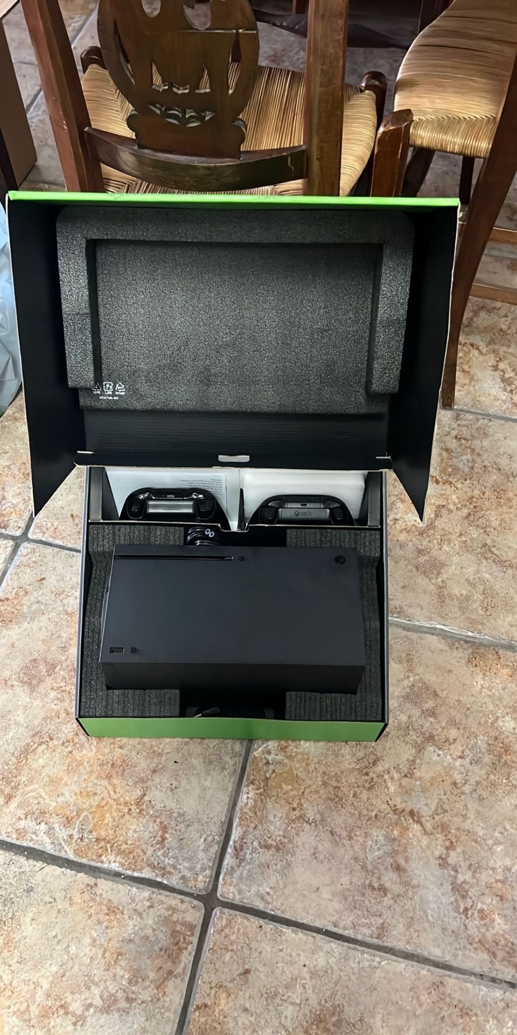 Xbox Series X 1 TB+ 2 Controllers
