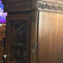 Bookshelves/cabinets 