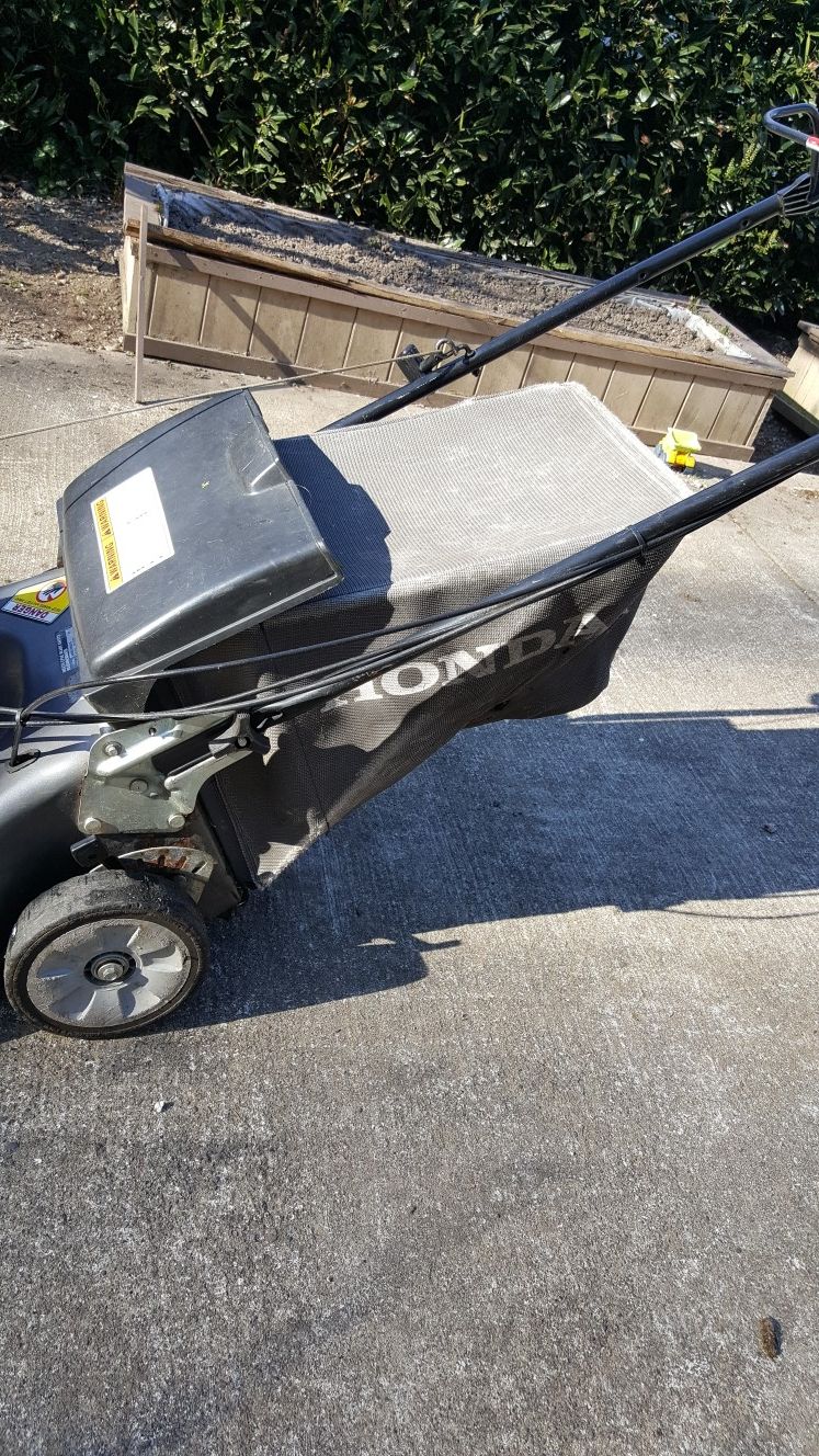 Honda harmony II HRR216 self propelled for Sale in Kent, WA OfferUp