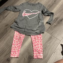 Nike toddler girl outfit size 4T