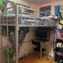 🚨 Loft Bed with Built-In Desk – Great Condition! 🛏️💻