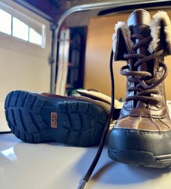 Boys UGG snow boots size 13