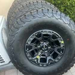 New 2025 Ford F-150 Rapture R, Wheels and Tires 