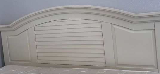 White queen/full bed frame