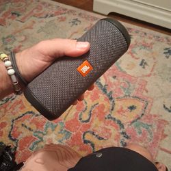 JBL FLip Essential Bluetooth Speaker