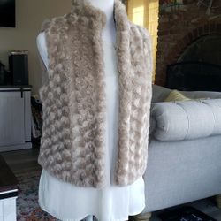Size Small ELLE fux Fur Vest New Without Tags