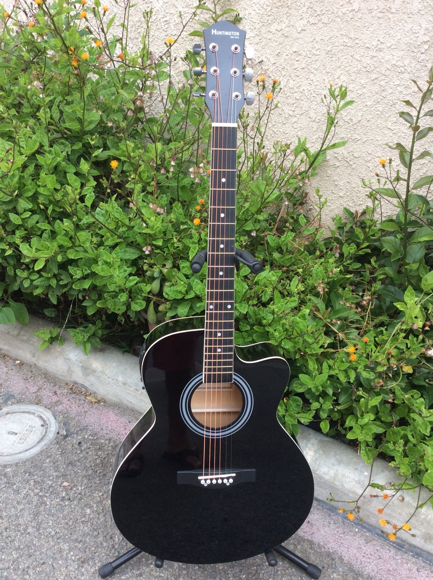 Huntington electric acoustic guitar