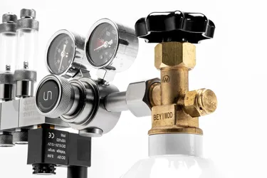 UNS Mini Dual Stage CO2 Regulator and co2 cylinder