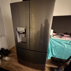 Like-New 28 cu. ft. French Door Refrigerator – Ice & Water – Purchased August