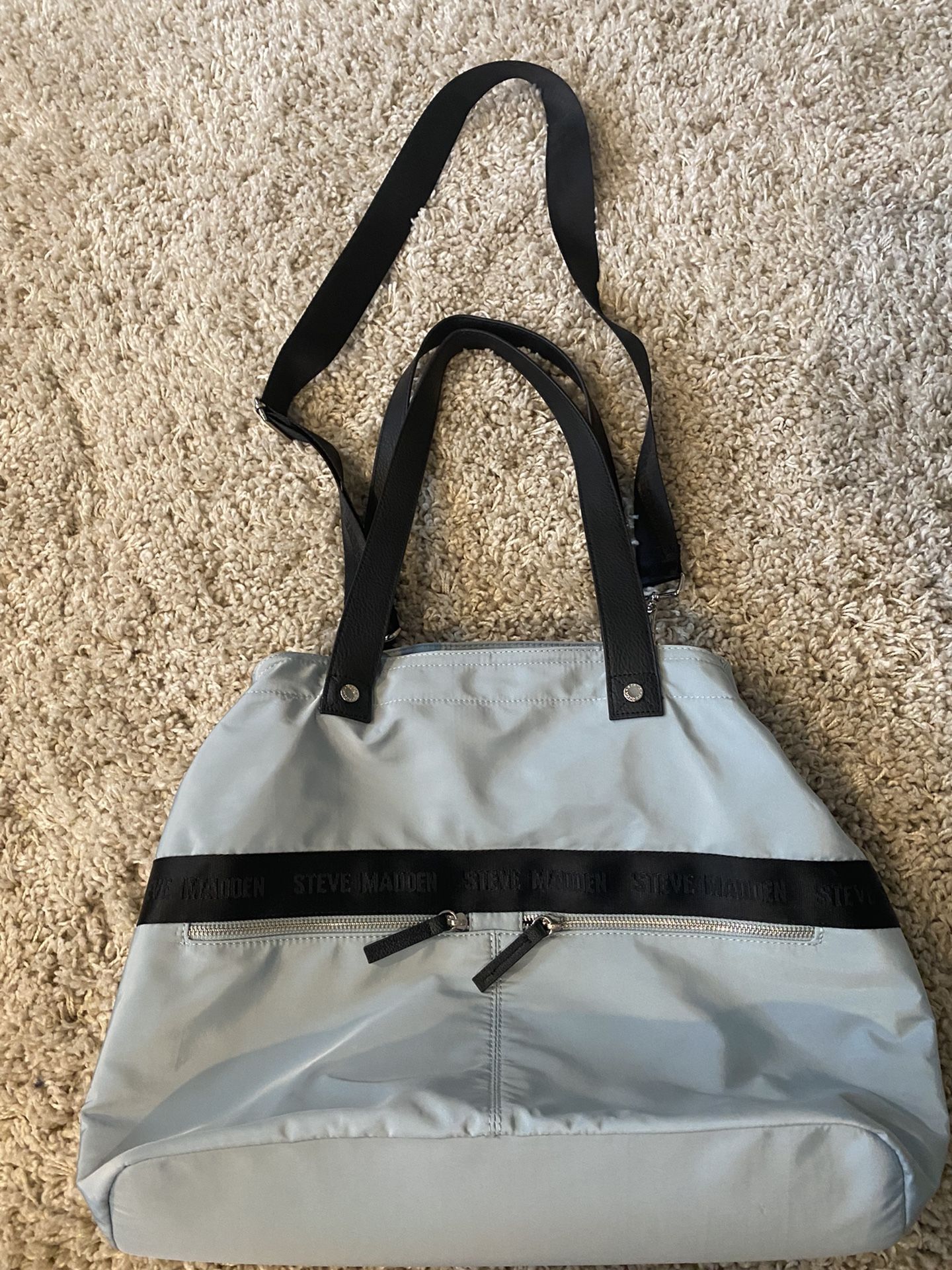 Steve Madden Weekender Bag for Sale in Riverside, CA - OfferUp