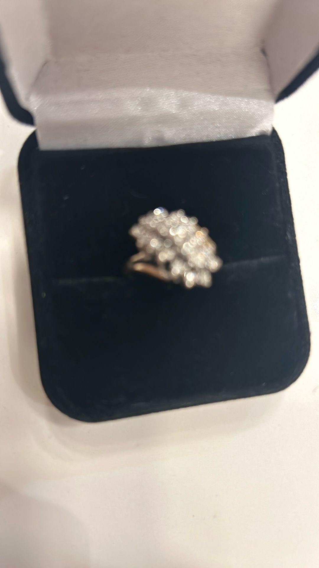 Beautiful Cocktail Ring 0.32 CT ring size 5