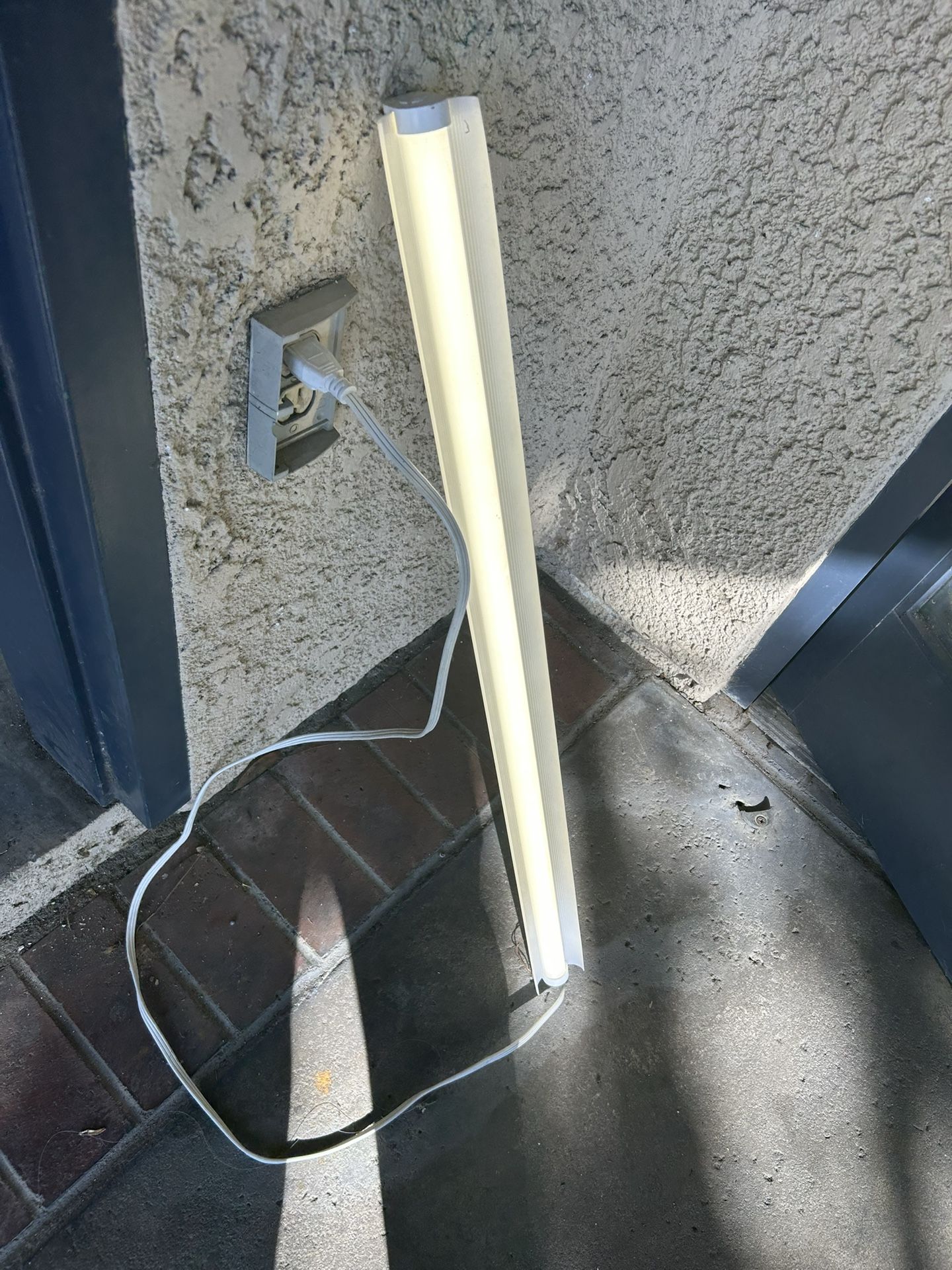 3ft LED Light Fixture