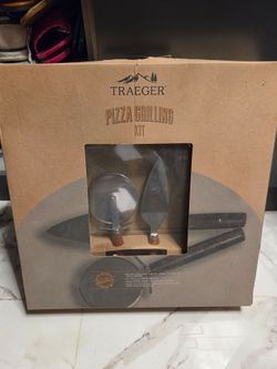 Traeger Pizza Grilling Kit (Brand New)