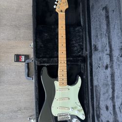 Early 2000’s Stratocaster With Gator Case. Trade For Nintendo Switch Setup