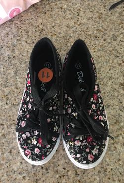 Girls shoes size 11 new