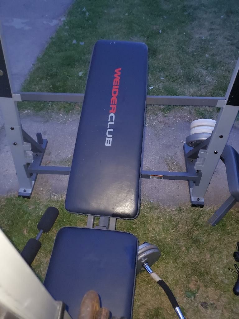 WEIDER CLUB WEIGHT BENCH ( LIKE NEW & DELIVERY AVAILABLE TODAY)