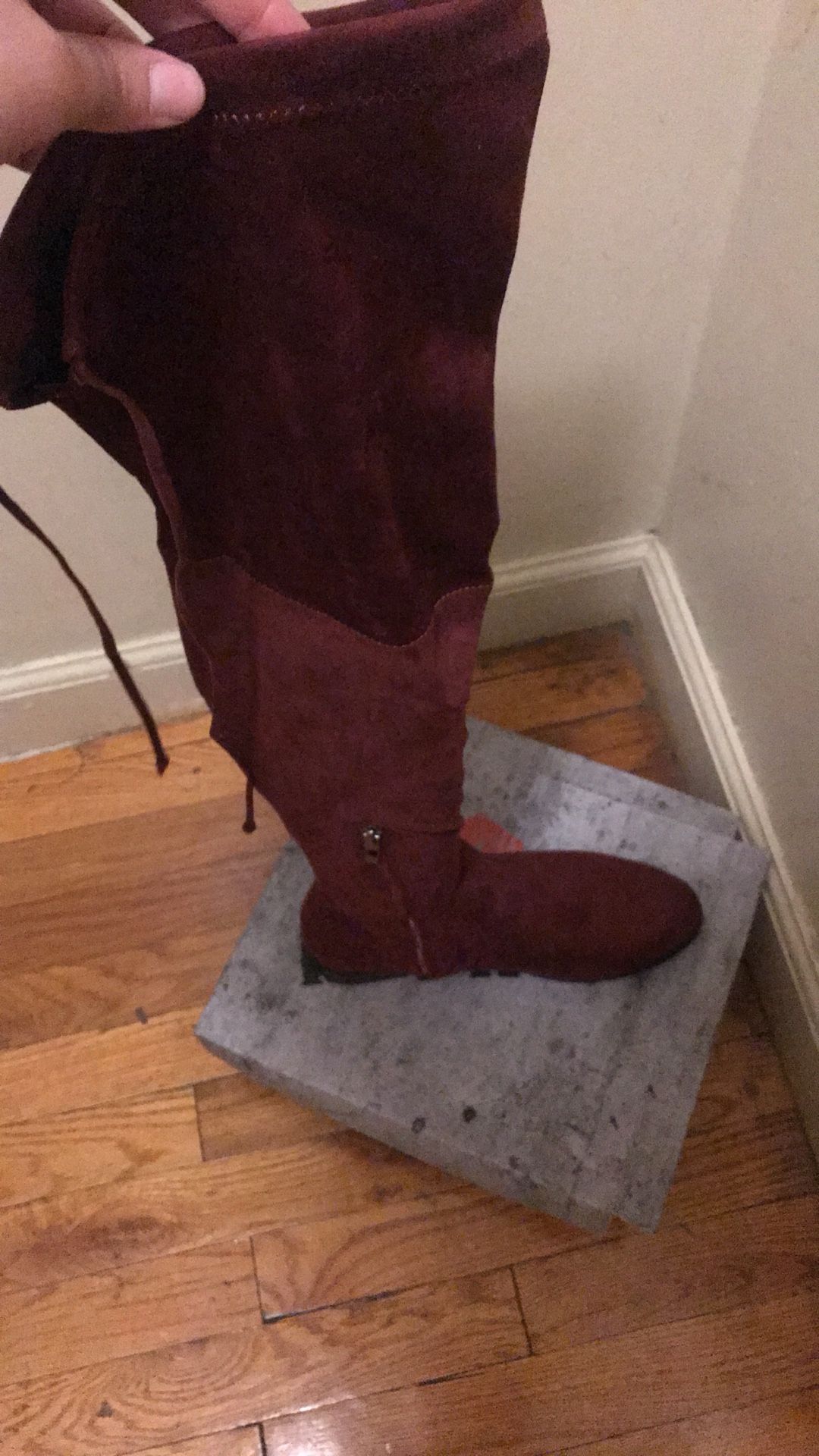 Burgundy high boots 👢