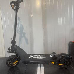 Dual-motor dual-battery high-speed electric scooter