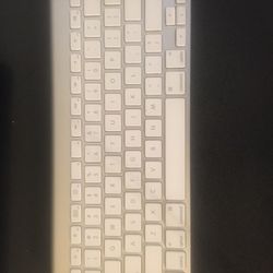Apple Keyboard And Apple Mouse Graet Condition 