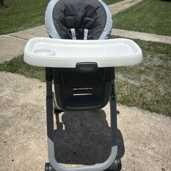 Baby carrier so that the child can eat It goes up and down
