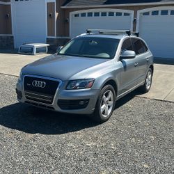 2010 Audi Q5 Premium Quattro Premium