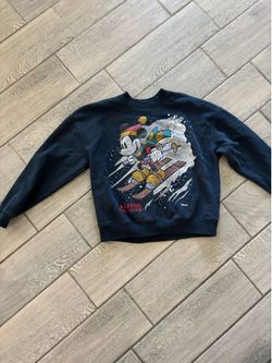 Hollister Disney Mickey Alpine Ski Club Sweatshirt – Boxy Fit – Size Medium