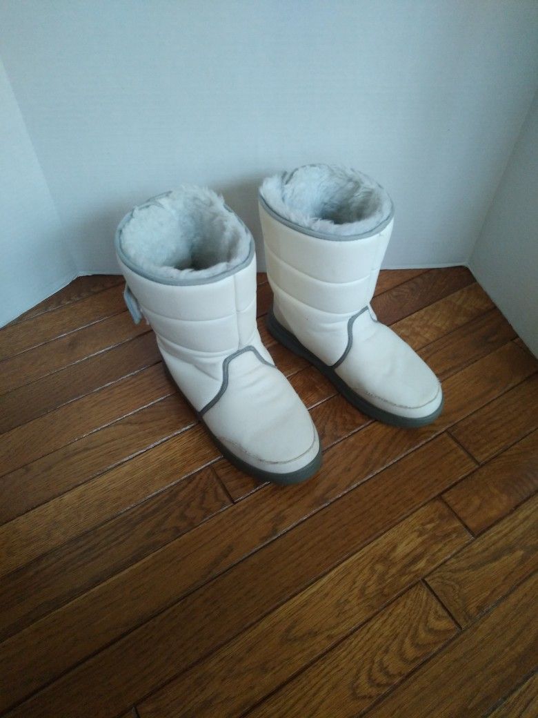 Womens White Snow Boots Size 8