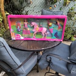 Barbie Set With Horse and 4 dolls