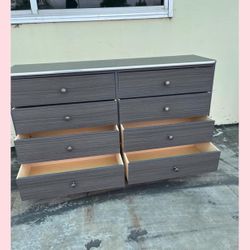 Dresser/ Eight drawers dresser