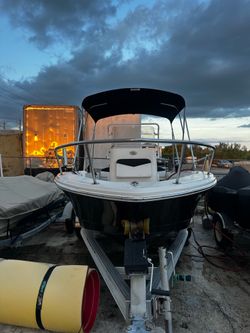 2021 Robalo R160