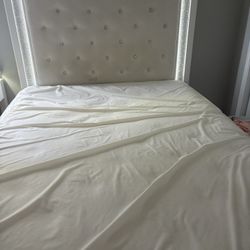 Bedroom Set - Queen Size