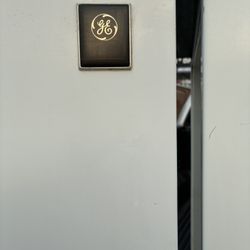 MINI FRIDGE (GENERAL ELECTRIC )