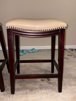 2 barstools