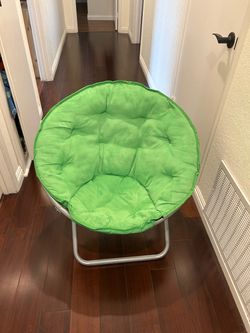 Green Folding Saucer Chair – Cozy Lounge Chair with Cushioned Seat