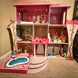 Wooden dollhouse w/ furnishings & accessories