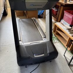 Treadmill Nautilus t916 Great For Walking Running 