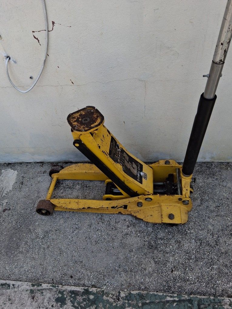 Floor Jack 3 Ton (Yes, It's Available)