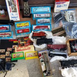 Lionel Vintage Train from 1971 and 1972 with extras

