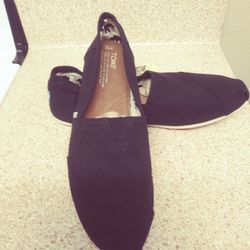 Toms Shoes