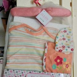 Brand New Baby Girls 0- 6 months Gift Set