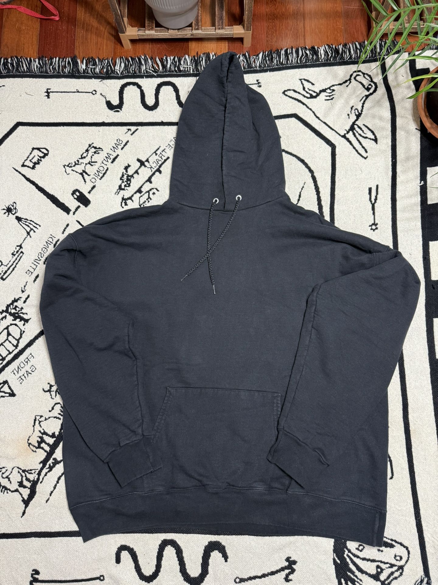 Black Heavy Duty Hanes Sweater  XL 