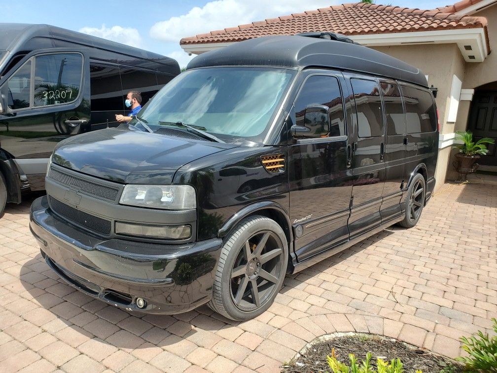 2008 chevy chevrolet express conversion van loaded satillite low miles clean title