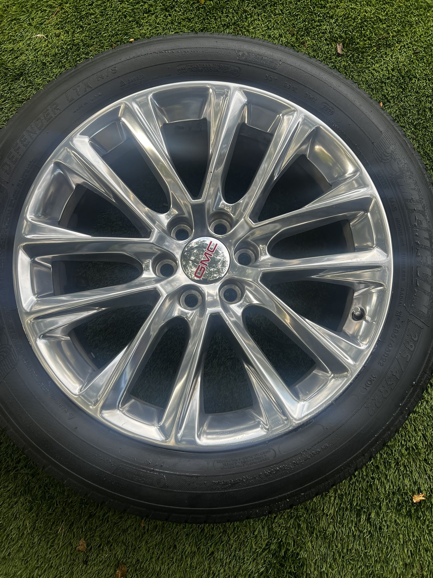 22s Gmc Wheels And Tires 6 Lug for Sale in Dallas, TX OfferUp