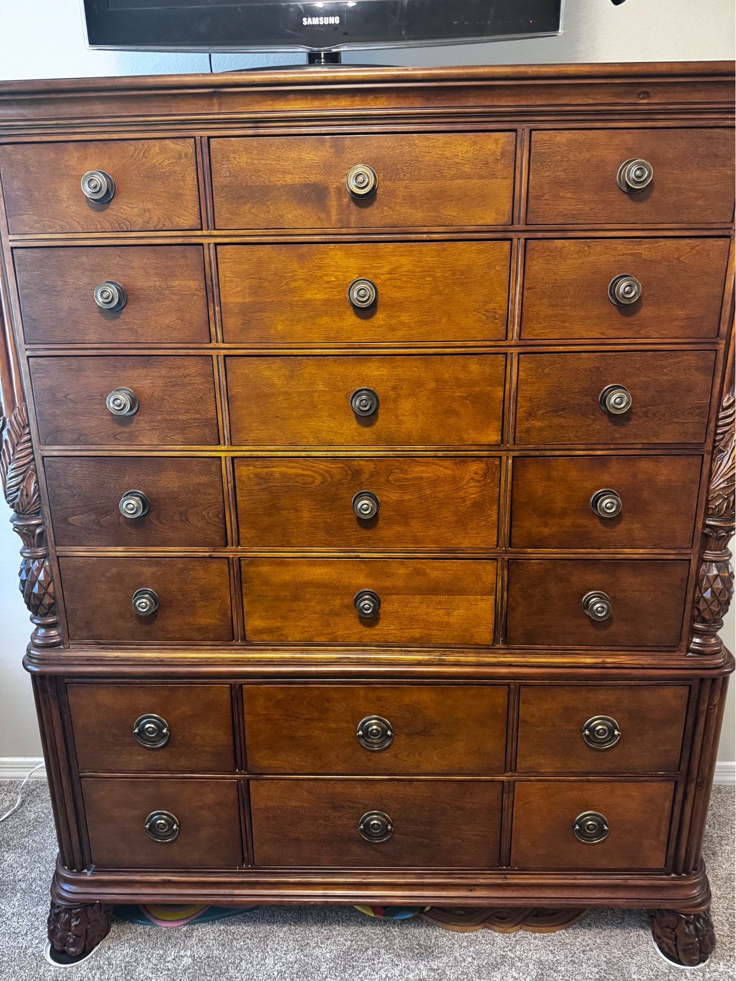 Tall 21 drawer dresser in immaculate condition