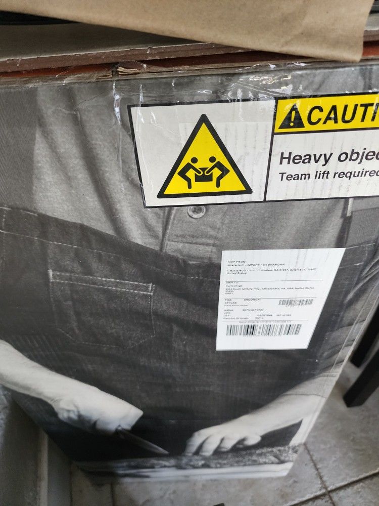 Masterbuilt MES 35/B Electric Smoker (Brand New) Open It And Didn't Feel Like Assembling
