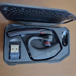 Poly - Voyager 5200 UC  - Bluetooth Headset with Charging Case open box