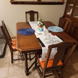 Dining Table With 4 Chairs.  
