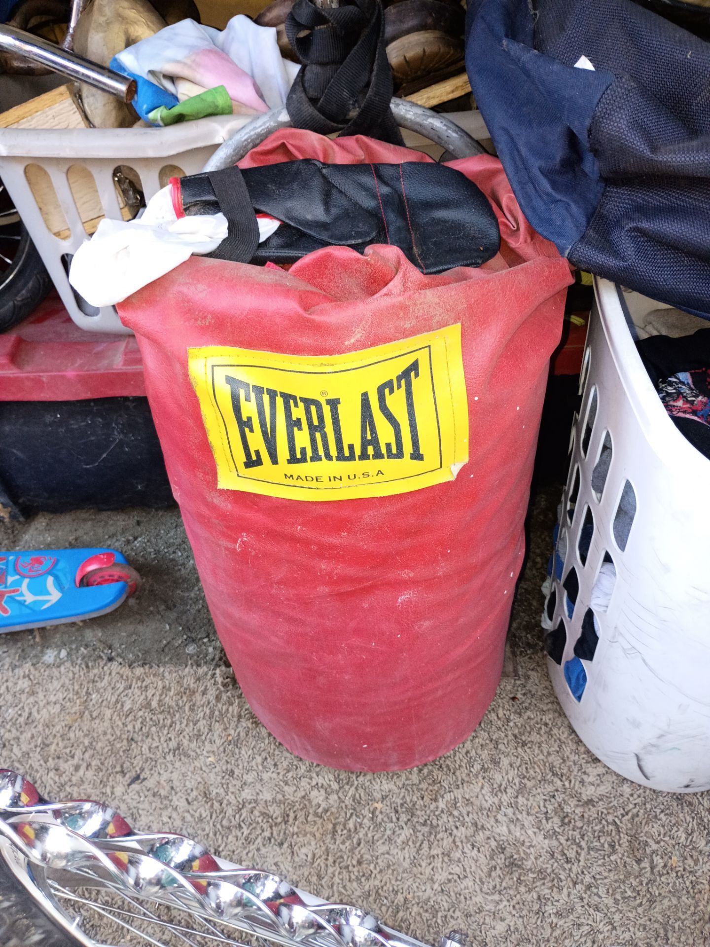 Everlast punching bag and rope