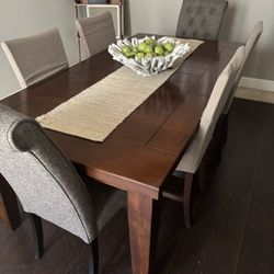Dinning Room Table with 4 Chairs 